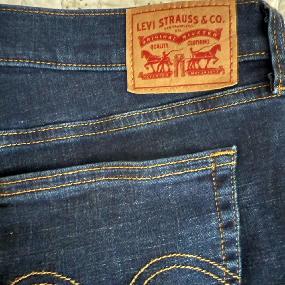 Levi's Blue Boyfriend Jeans with Timeless Appeal